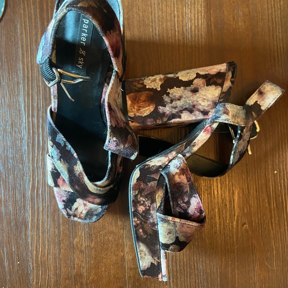 Parker and sky floral velvet heels size 7